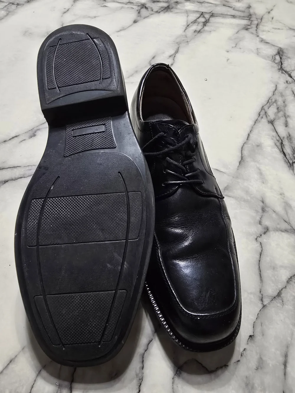 Clarks Classic Men's Black Leather Dress Shoes
